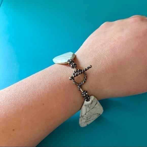 White Howlite stone and silver bracelet - Picture 3 of 3